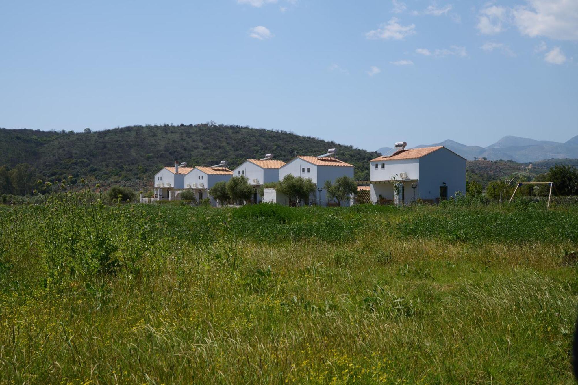 La Familia Luxury Private Maisonettes Near The Sea Gytheio Exteriör bild