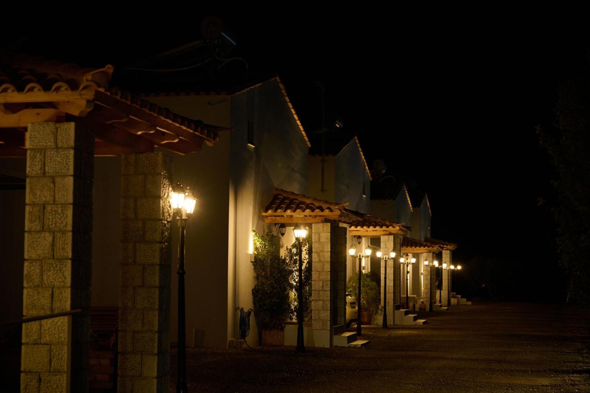La Familia Luxury Private Maisonettes Near The Sea Gytheio Exteriör bild